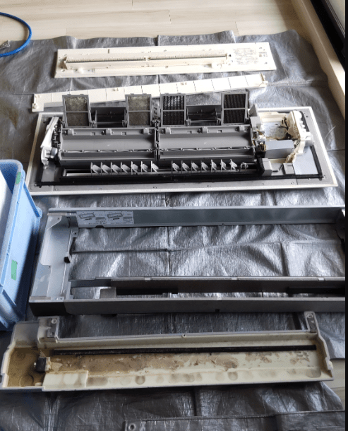 名古屋市での天井カセット一方方向、自動フィルター清掃付きエアコン