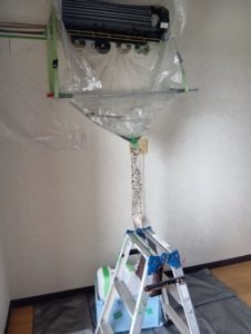 エアコン室内機洗浄中